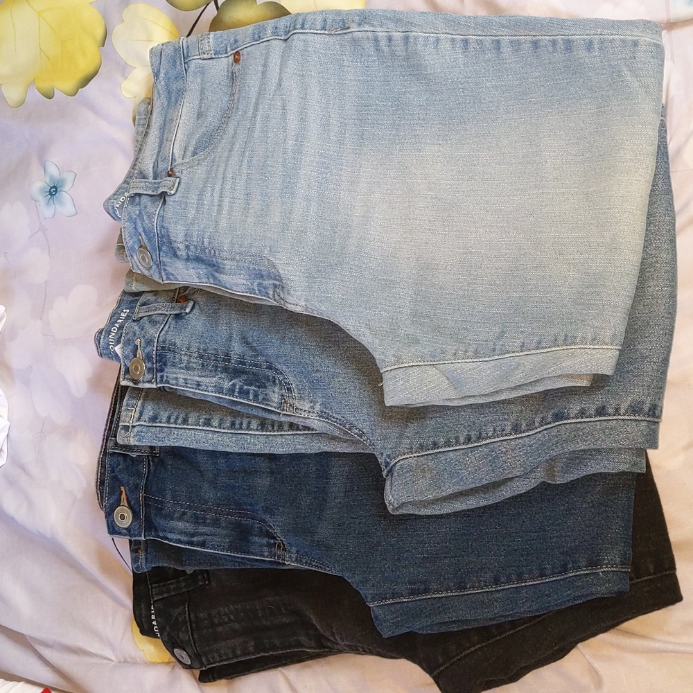 BUNDLE OF JEANS (4 PAIRS) 💙🩵🖤